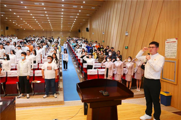 南阳职业学院召开2022年五四表彰大会暨新团员入团仪式