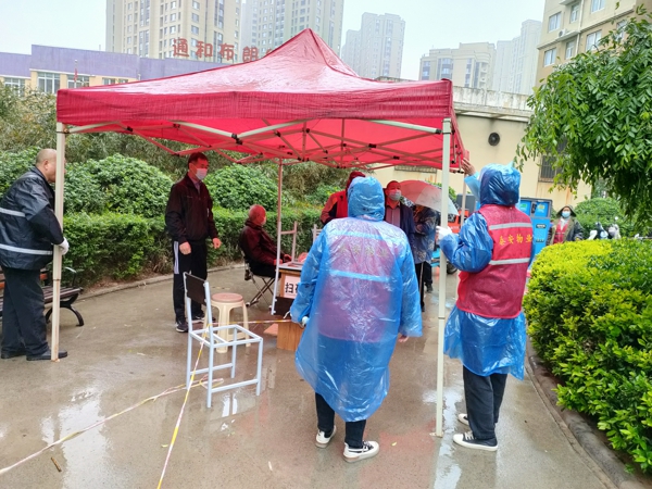 郑州市高新区石佛办事处通和社区：红色物业聚民心 疫情防控显担当