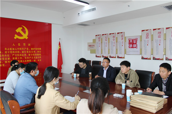 淅川县委组织部到县法院 考察预备党员 检查指导党建工作