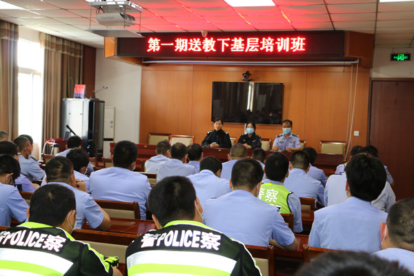 邓州交警大队举办第一期送教下基层培训开班仪式