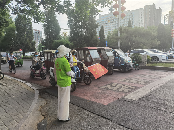 商丘市博爱联合会开展市区道路交通秩序整治志愿服务活动