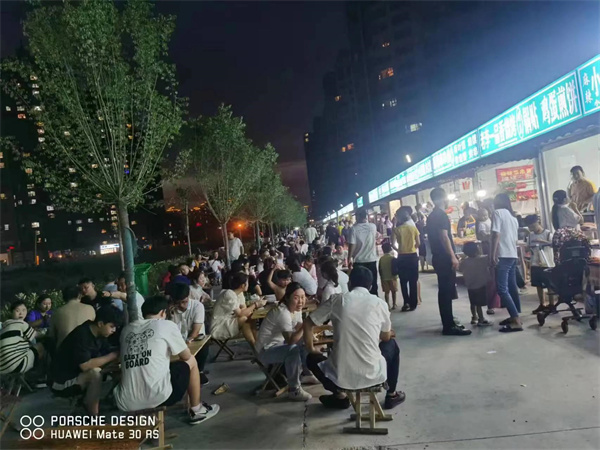商丘蔡河桥夜市街：重重人间烟火气 红了经济 暖了人心