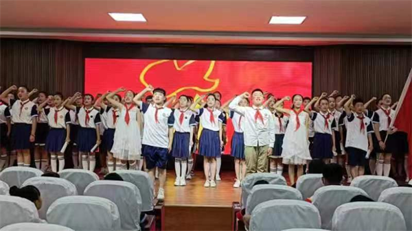 宁陵县第一实验小学举行国学经典诵读大比武