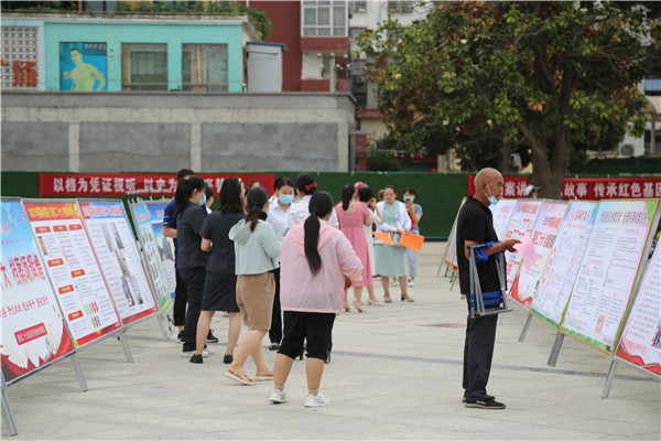 淅川县法院开展“喜迎二十大 档案颂辉煌”宣传活动