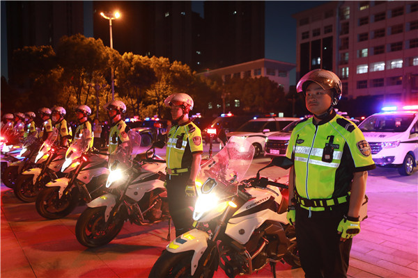 邓州警方启动“夏夜之盾”专项行动暨社会面巡逻防控工作