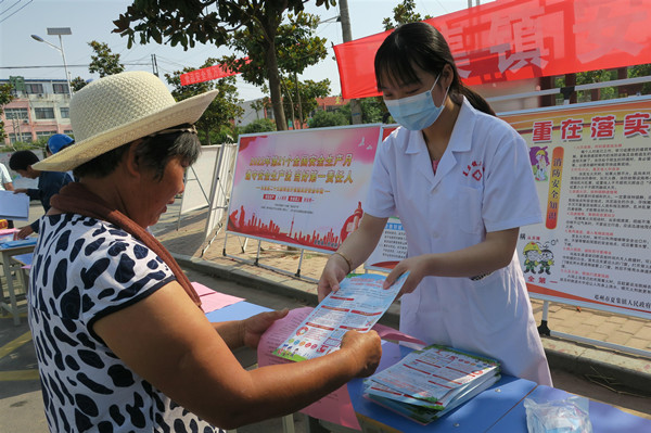 邓州市夏集镇开展“安全生产月”宣传咨询日活动