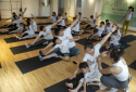 富德生命人寿三门峡中支开展第十六届客户节亲子瑜伽课活动