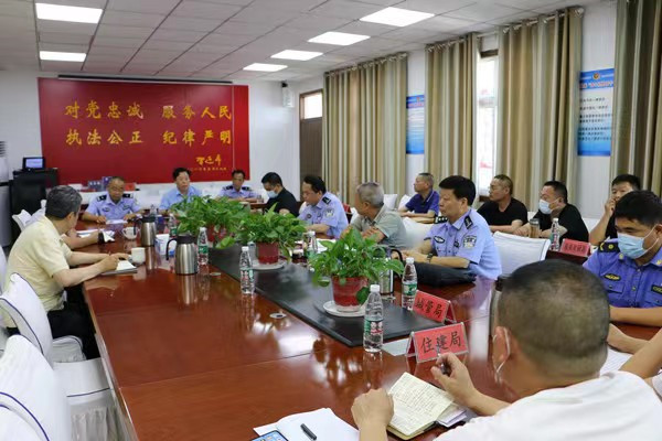 邓州市召开农村交通安全宣传强基专项行动座谈会