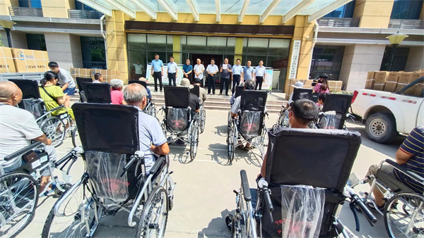 县慈善总会县残联举行“轮椅助行”轮椅发放仪式