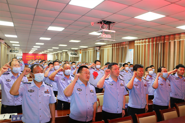 邓州市交警大队举办“迎七一学党史彰先进”活动