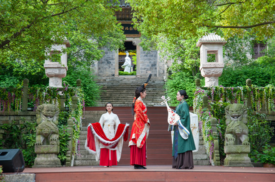 “牵手郑万·相聚兴山”——兴山县文化旅游产品郑万高铁沿线城市路演活动走进郑州