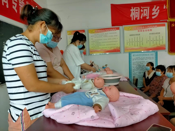 唐河县桐河乡：育婴师培训送上门 多元化就业技能强