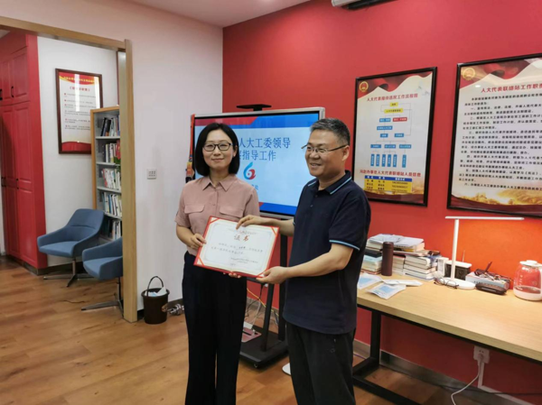 郑州高新区颁发首批居民议事代表证书