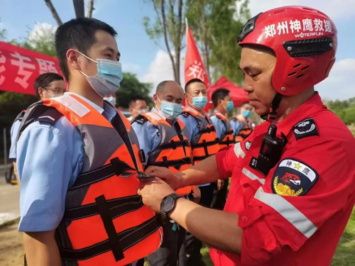郑州二七警方组织开展汛期水域救援专项培训