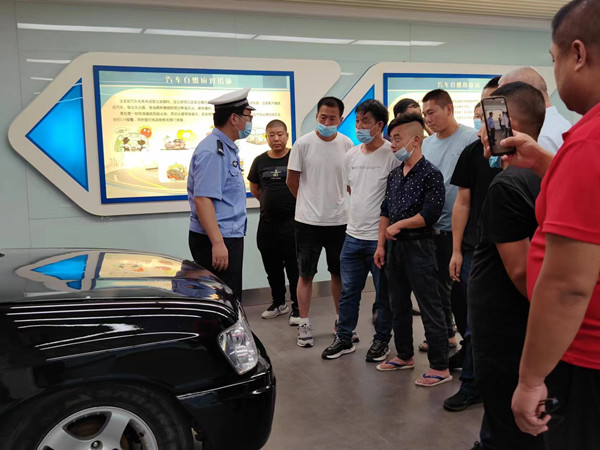 邓州交警大队对重点企业驾驶人开展交通安全教育培训