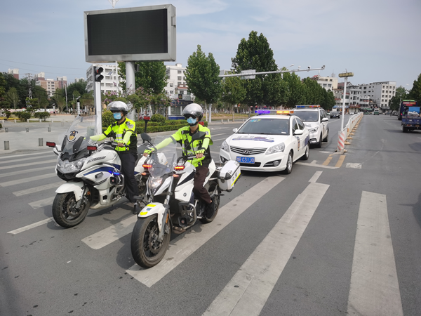邓州市城警联勤快速处置一起交通事故