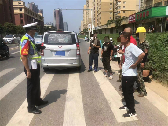 百日行动|郑州交警十一支队严查超员违法行为