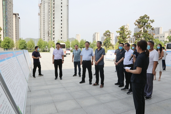 南阳市人大异地视察组到淅川县法院视察优化营商环境工作