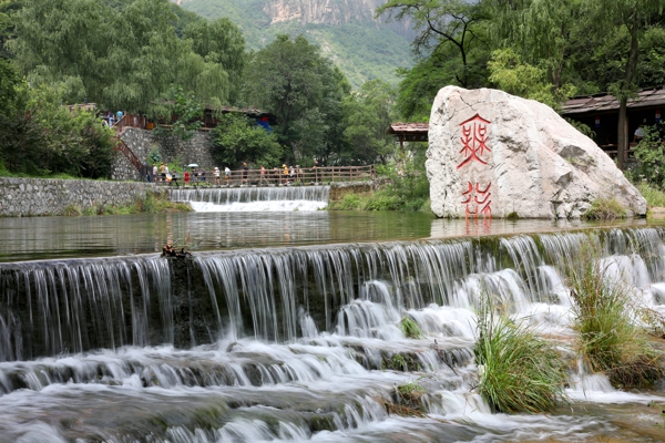 河南林州：国家地质公园大峡谷美丽风景醉游人