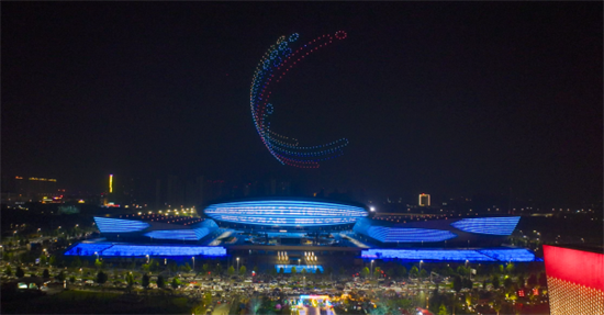 2022年国家网络安全宣传周 郑州奥体中心上演无人机灯光秀