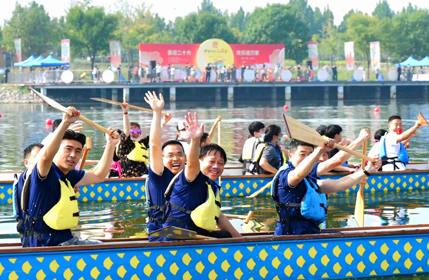 河南省第十届中华轩辕龙舟大赛在郑州举行