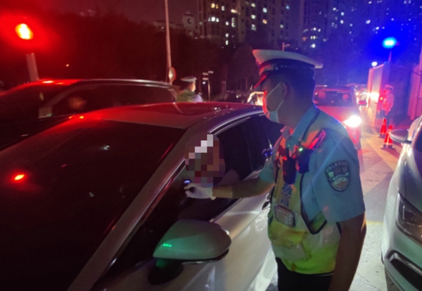 持续清理夜查不松懈 郑州交警十一支队全力打好“百日行动”攻坚战