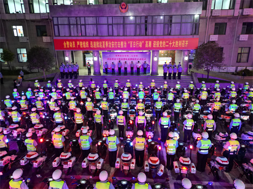 郑州二七区17支巡逻队开启24小时巡街模式