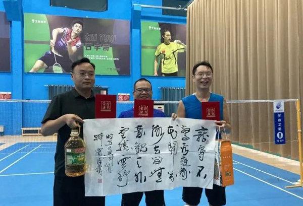 郑州市洛阳商会偃师工作委员会举办羽毛球友谊赛
