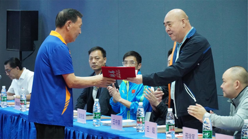 河南省乒乓球协会第六届理事会第三次会议暨2021-2022年度工作会议在郑州举行