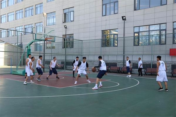 内乡县法院与财政局举行篮球友谊赛