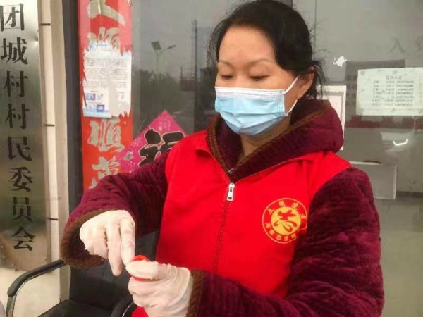 河南杞县：助力常态化核酸检测 志愿者一直在行动