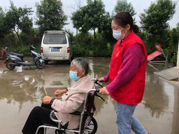 河南杞县：助力常态化核酸检测 志愿者一直在行动