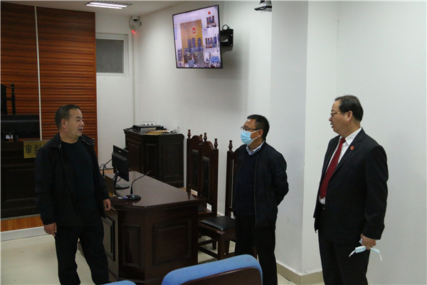 南召县人大常委会副主任王豪到法院调研诉讼服务中心工作