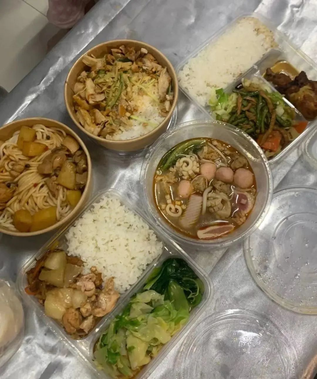 @爸爸妈妈:你们放宽心——我们在学校挺好的……