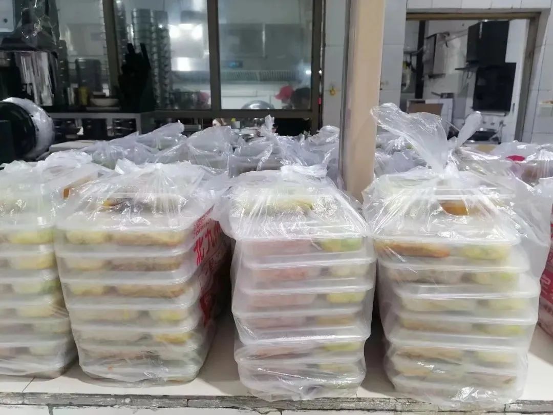 @爸爸妈妈:你们放宽心——我们在学校挺好的……