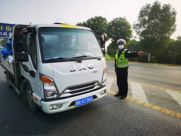 邓州交警大队：严管“两客一危”车辆 筑牢交通安全防线
