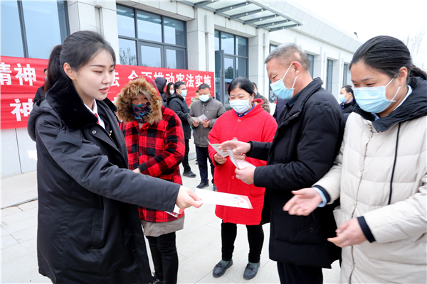 南阳中院:让宪法精神走进群众 融入生活