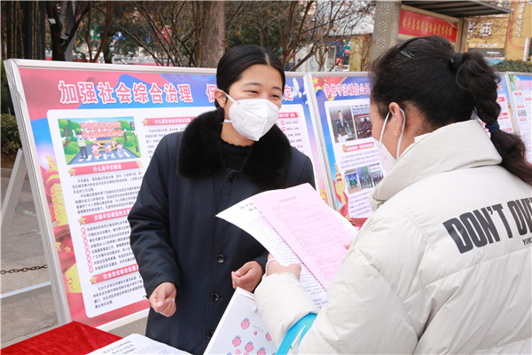 镇平县法院：宪法宣传周  法院人在行动