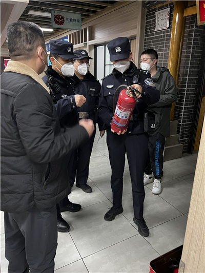 郑州二七警方强化社会治安防控体系建设打造群众满意警队