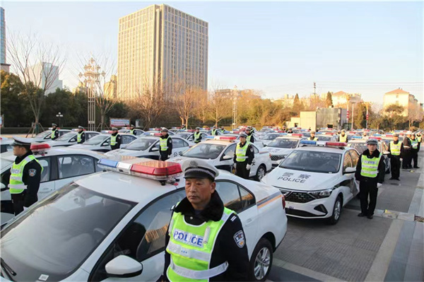 商丘市公安局举行庆祝第三个“中国人民警察节”升旗仪式