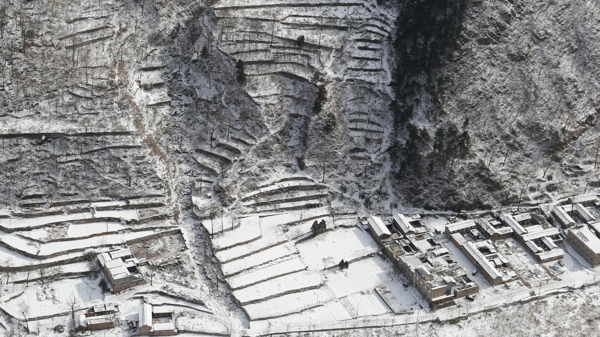 河南林州：太行大峡谷首场雪美成了童话世界