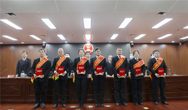 新野县法院召开月工作总结表彰暨迎新春团拜会