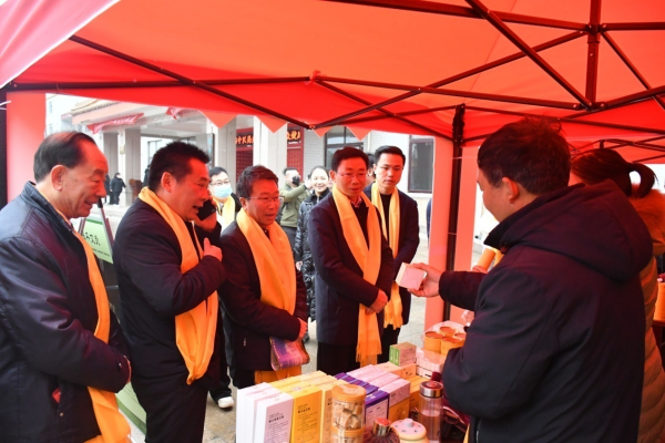 邓州市举行“仲景文化宣传月”暨中医药产业项目签约产品展示活动