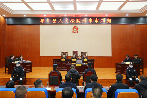淅川县法院公开开庭审理一起职务犯罪案件