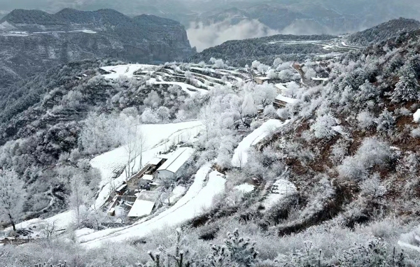 河南林州：春雪落太行 风景美如画