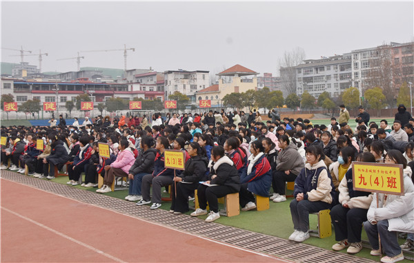 桐柏县法院：法治宣讲进校园 普法护航促成长