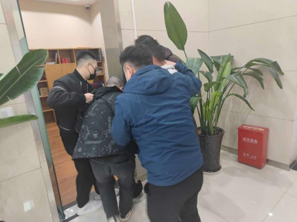 光大银行郑州航空港区支行成功配合公安机关抓捕4名涉诈嫌疑人