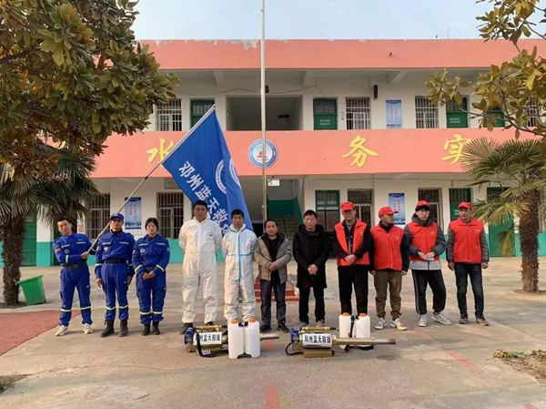 邓州市蓝天救援队走进十林开展学校全面“消杀”工作