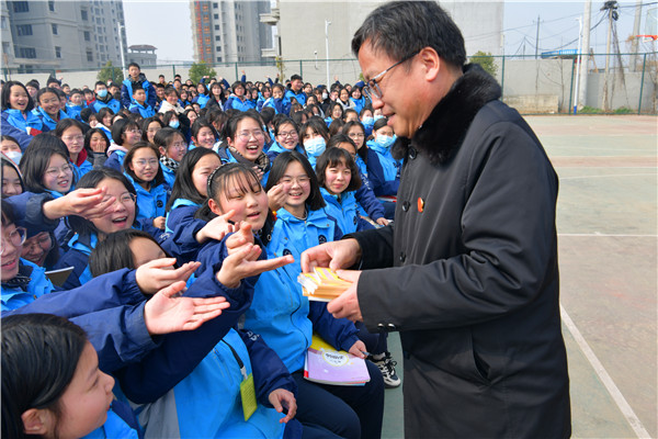 唐河县法院开展送法进校园活动：让法治的春风吹满校园