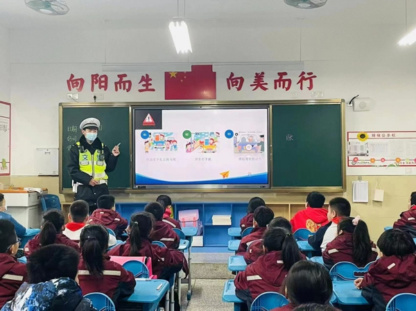 安全“童”行 守护持续中 郑州交警十一支队走进辖区学校开展交通安全宣传